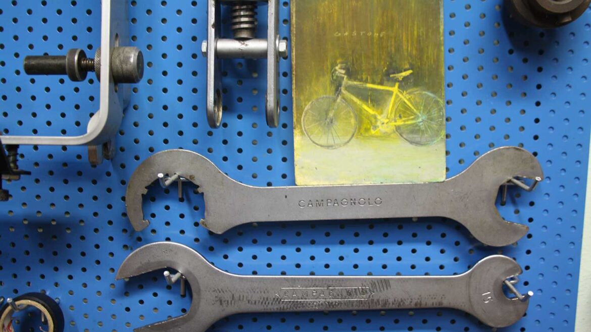 Studio di bici gialla (Gastone), pastelli a olio su cartonlegno, cm 10x12 (2020) - Debora Piccinini Pittrice