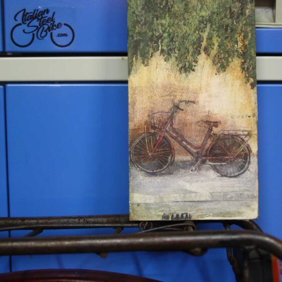 Ritratto di bici Cherie in Via del Campuccio, tecnica mista su cartonlegno, cm 24,5x12 (2020) - Debora Piccinini Pittrice